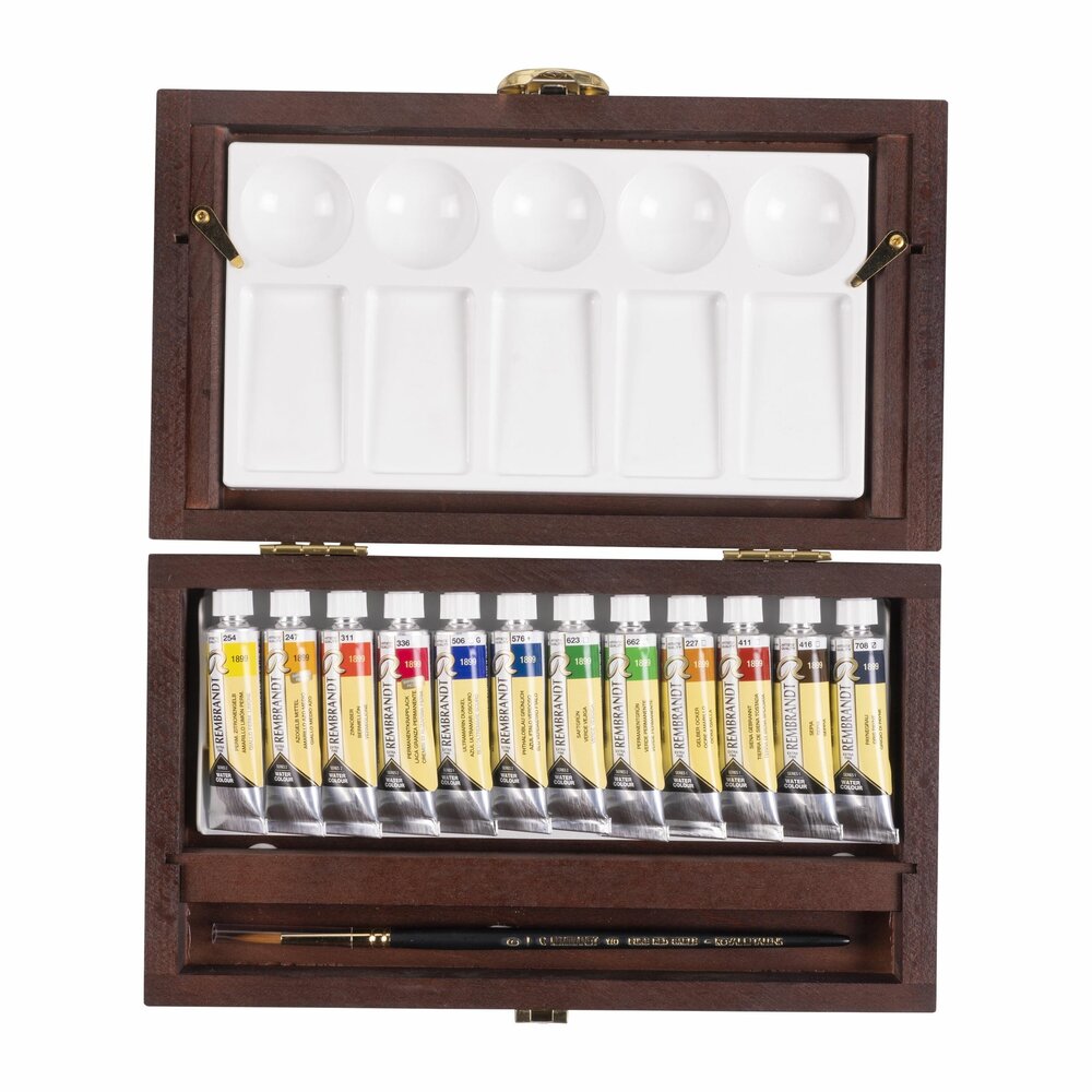 Inhoud set (open geklapt) van set: 12 x 10 ml tubes + accessoires luxe houten kist Rembrandt Professionele Aquarelverf
