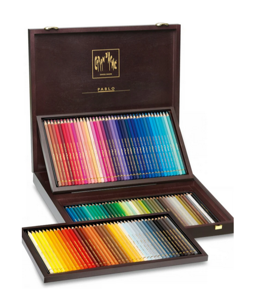 Houten kist met 120 kleuren Caran d'Ache Classic Pablo Set 920 (inhoud kist open)