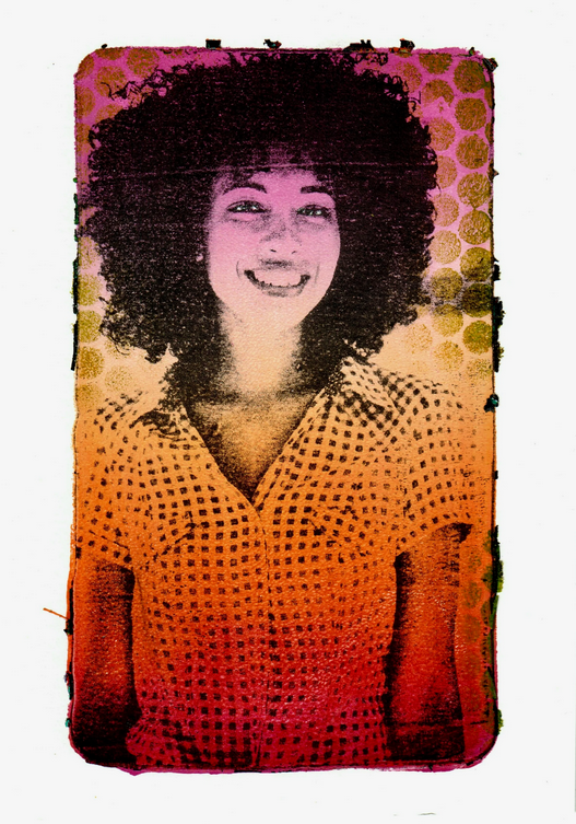 Een voorbeeld van een geslaagde image transfer, gecombineerd met kleur en patronen (punchinella) op de achtergrond. 85003266810