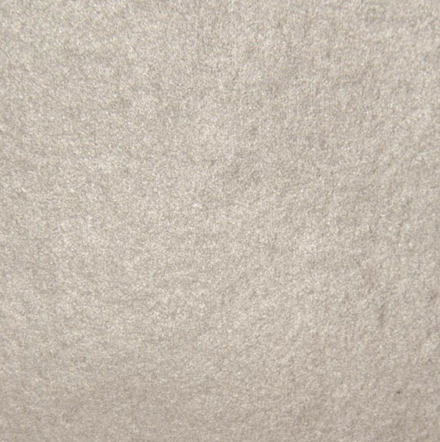 Een close-up afbeelding van een egaal, licht glanzend aluminium oppervlak. De textuur toont de subtiele imperfecties en de held