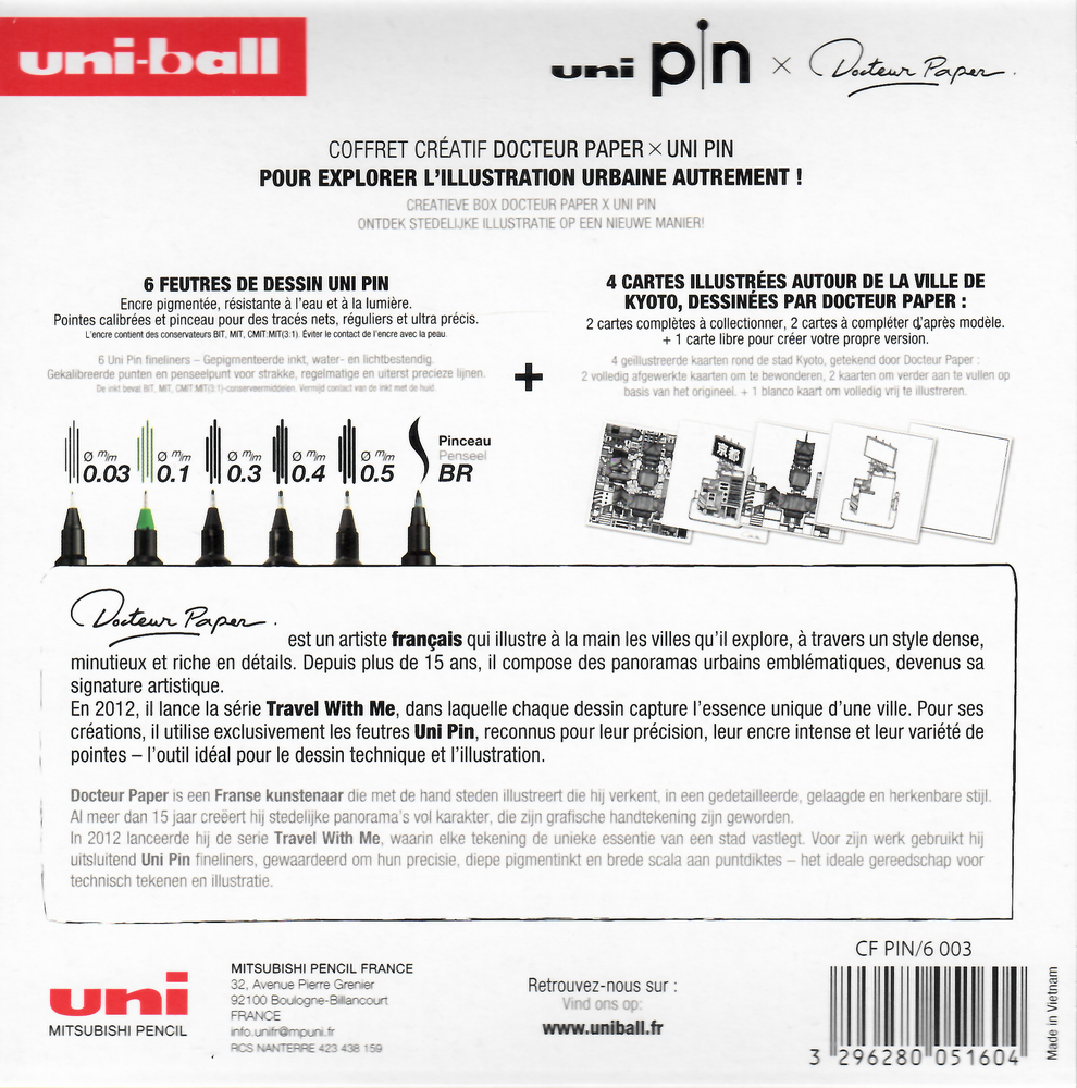 Scan van de achterkant van de Uni-ball Pin x Docteur Paper Kyoto verpakking. Bevat informatie over de Franse kunstenaar Docteur