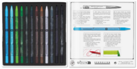 Achterkant van de Sennelier set verpakking naast een geopende inlay met 12 donkere hele pastelstiften. N132340.02 3046451993598