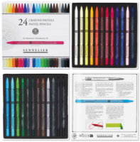 Compleet overzicht van de Sennelier Introductory Set met 24 hele pastelstiften, inclusief verpakking, beide inlays en de achter