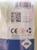 Close-up van de achterkant van het etiket op het Kangaro stoepkrijt emmertje. Zichtbaar zijn de streepjescode, een QR-code, bed