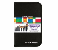 Het gesloten zwarte etui van de Daler-Rowney Graduate penselenset. Om het etui zit een kleurrijke, kartonnen wikkel met het Dal