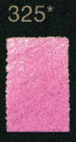 Een rechthoekig roze ingekleurd vlak dat de tint Quinacridone Magenta (325) van het Polychromos potlood toont, met daarboven &eacute;