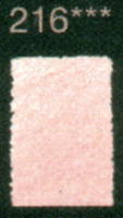 Een rechthoekig lichtroze ingekleurd vlak dat de tint Licht Zirkoon Rood (216) van het Polychromos potlood toont, met daarboven