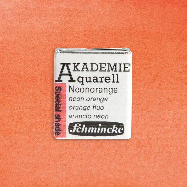 Bovenaanzicht van een zilverkleurig verpakt Schmincke AKADEMIE 1/2 napje aquarelverf. Het etiket toont de tekst 'Neonora