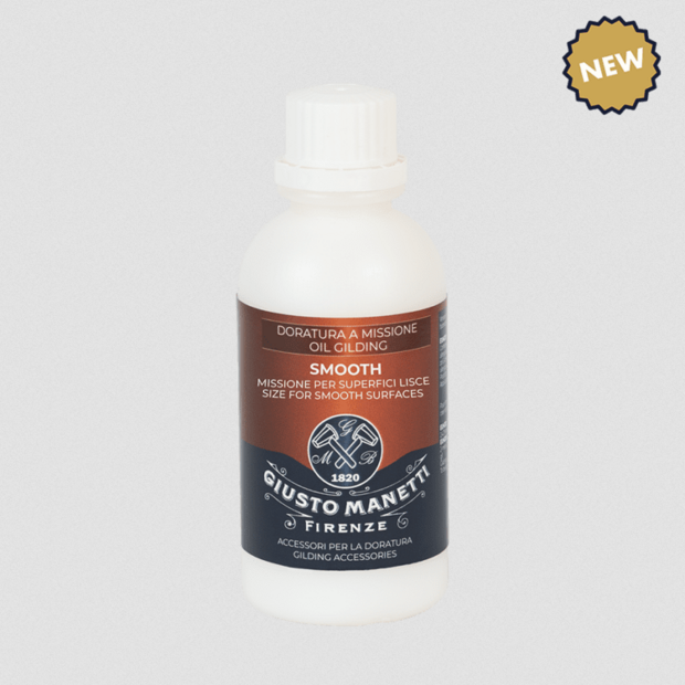Een witte kunststof fles (125 ml) Giusto Manetti 'Smooth' verguldlijm op waterbasis met een witte, geribbelde draaido