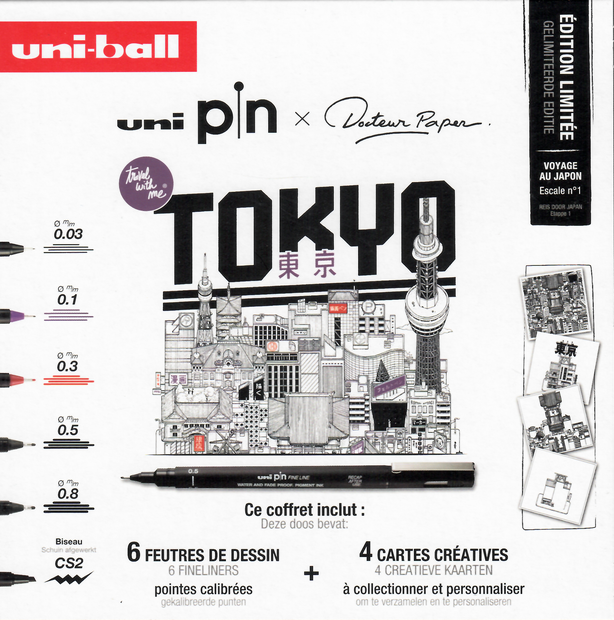 Scan van de voorkant van de Uni-ball Pin x Docteur Paper Tokyo creatieve box. Witte verpakking met strakke zwarte letters &amp;#039