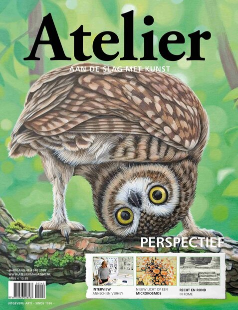 Cover van Atelier Magazine editie 240 met het thema perspectief. Een gedetailleerd schilderij van een uil die voorovergebogen o