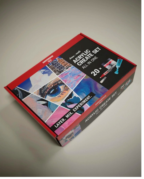 De rood-zwarte buitenkant van de Amsterdam Acrylic Create Set, een 20-delige all-in-one doos voor acrylverf met de tekst '